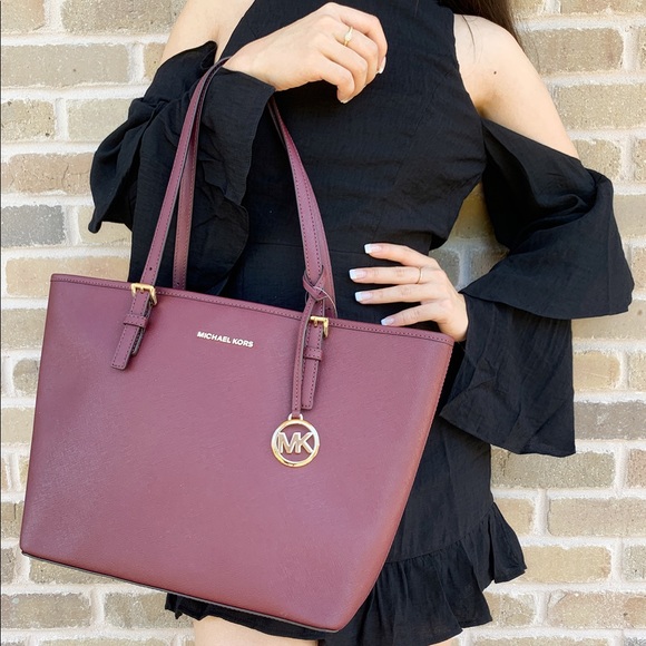Michael Kors Handbags - ‼️SALE‼️ Michael Kors Medium Carryall Tote merlot